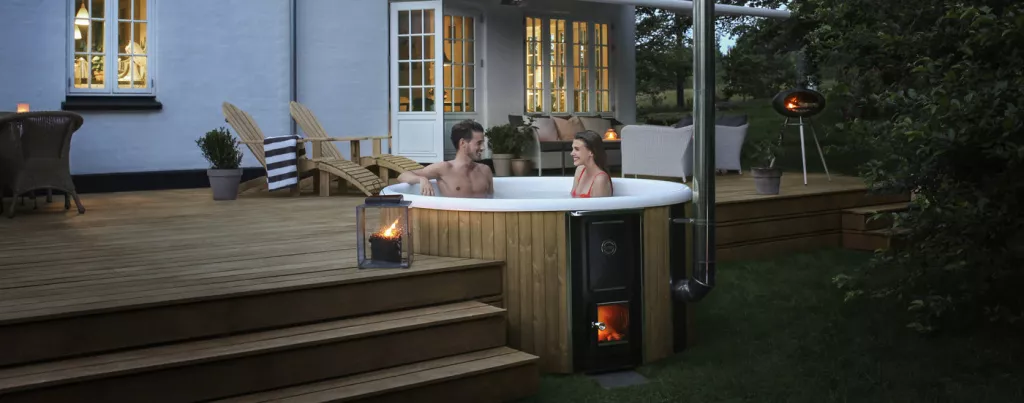 Skargards-wood-burning-hot-tub-Regal-build-in-2.jpg
